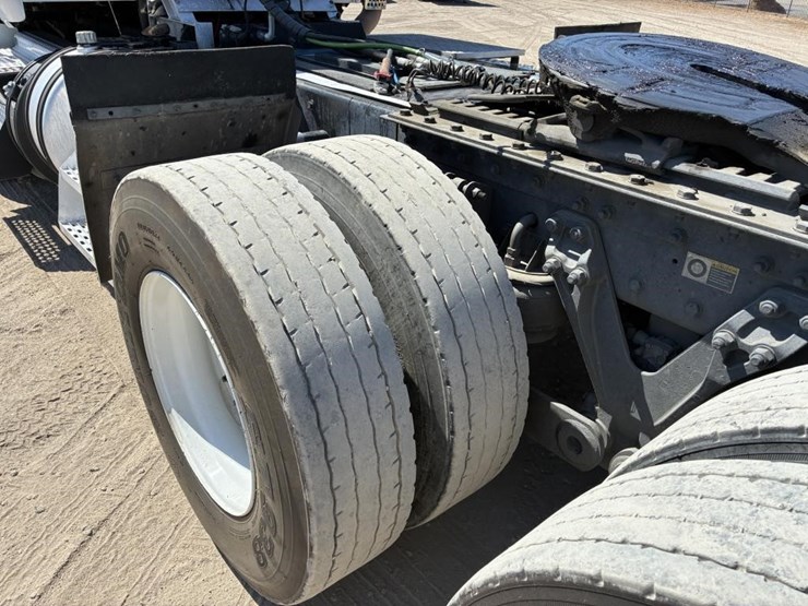 2015-kenworth-t880-image-6