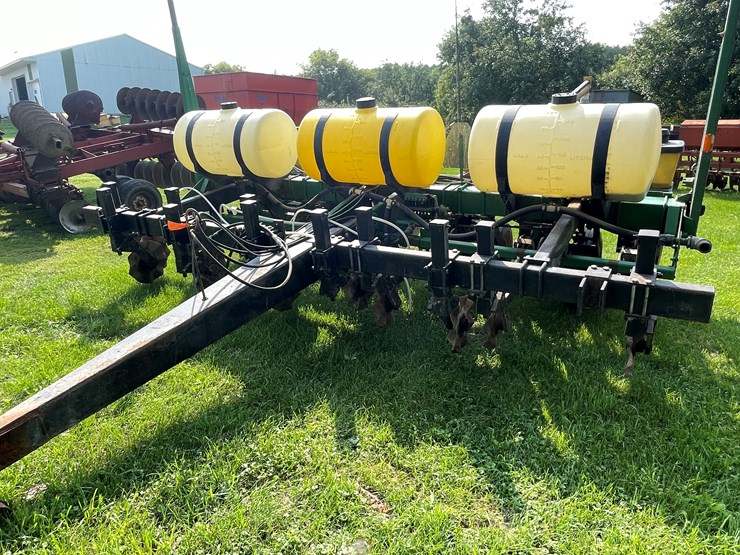 #5551-•-john-deere-p7000-planter-seeder-image-11