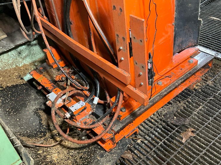 #115-•-cmc-technology-vertical-edger-image-16