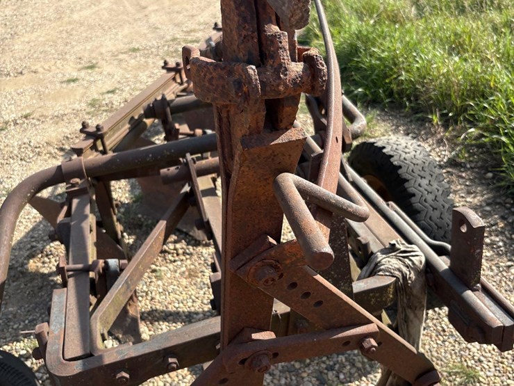 international-4-bottom-plow-image-12