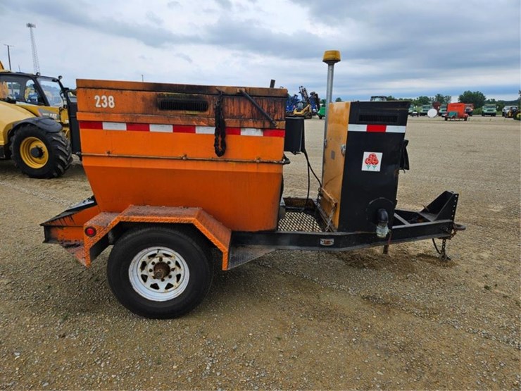 #354-•-km-industries-hot-box-asphalt-trailer-image-6