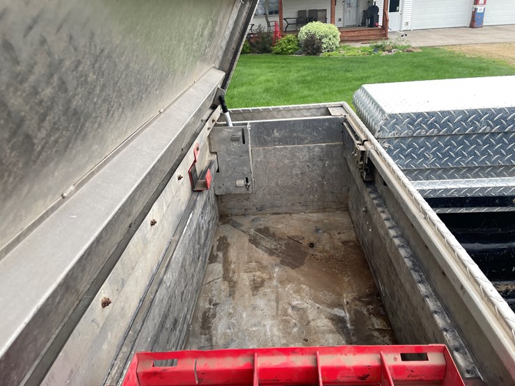 #112-•-2015-chevy-2500-diesel-4x4-pickup-(has-wi-title)-image-31