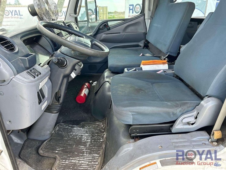 2013-mitsubishi-fuso-fec72w-image-13