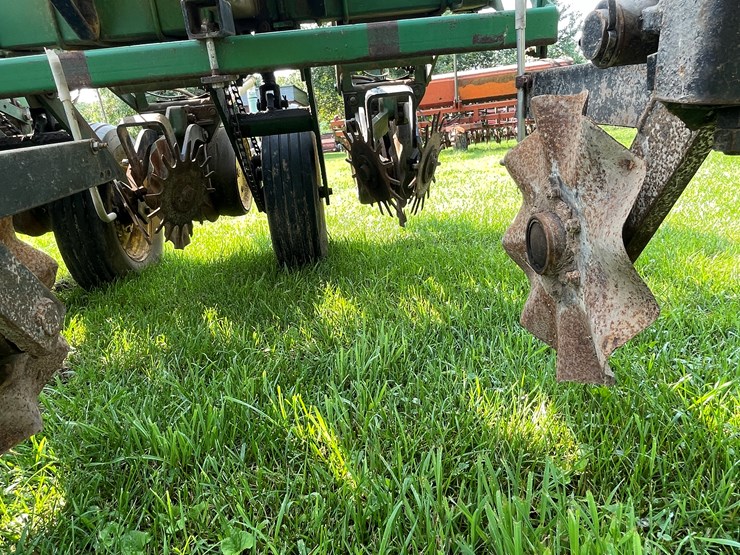 #5551-•-john-deere-p7000-planter-seeder-image-12