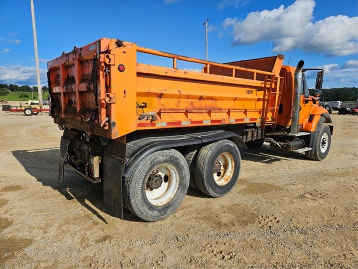#381-•-2009-ih-7500-tandem-axle-dump-truck-image-5