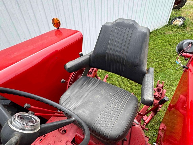 1974-ih-1568-tractor-image-29