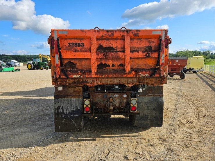 #381-•-2009-ih-7500-tandem-axle-dump-truck-image-4