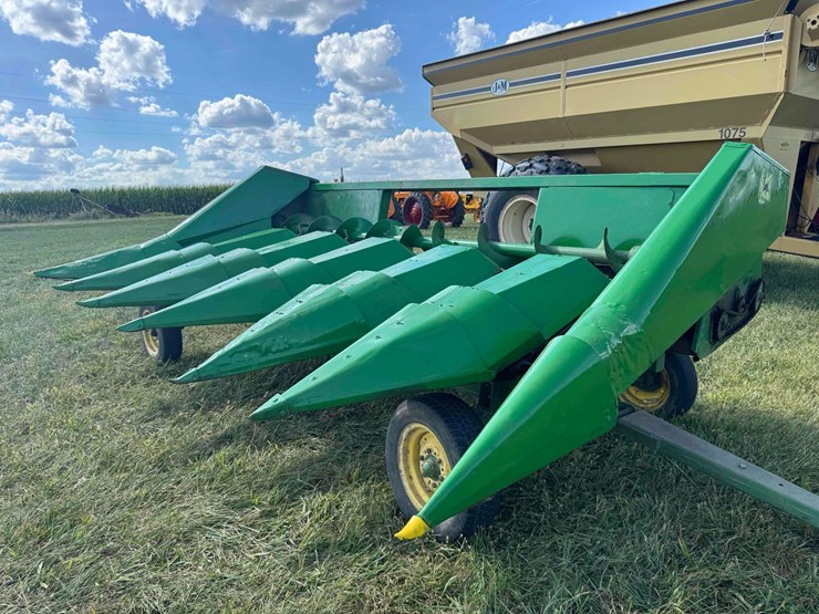jd-6-row-corn-head-&-cart-image-1