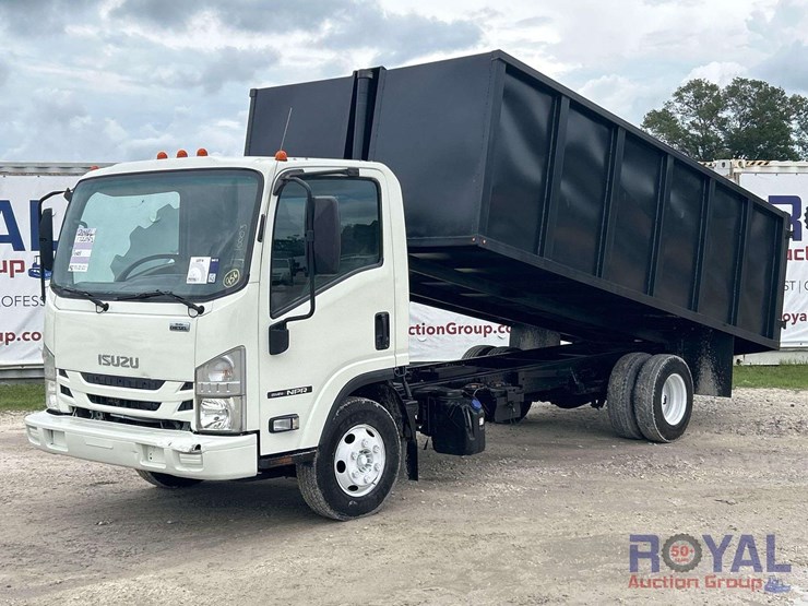 2016-isuzu-npr-landscape-dump-truck-image-1