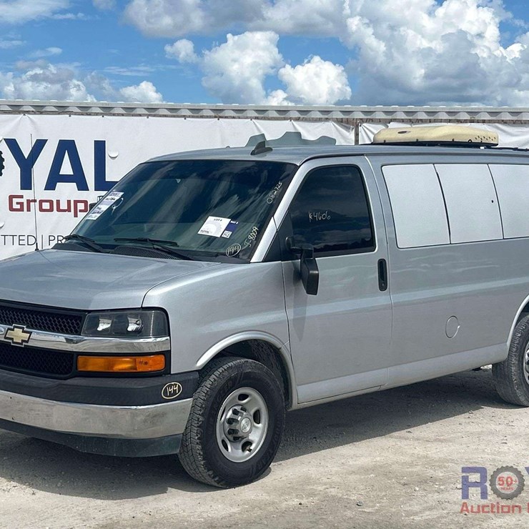 2017 Chevrolet Express LT Passenger Van