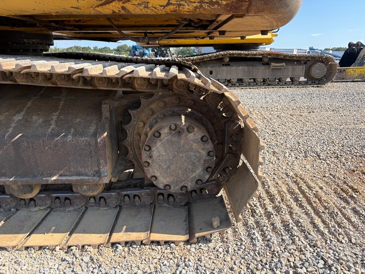 deere-200d-lc-image-7