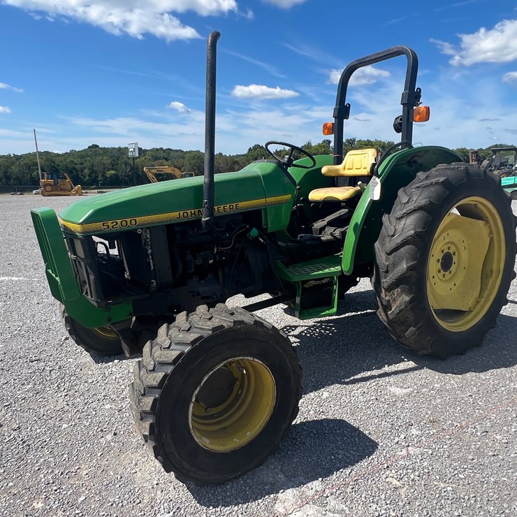 JOHN DEERE 5200
