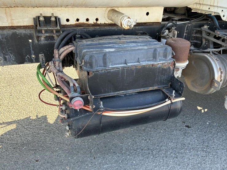 2019-international-7400-image-15