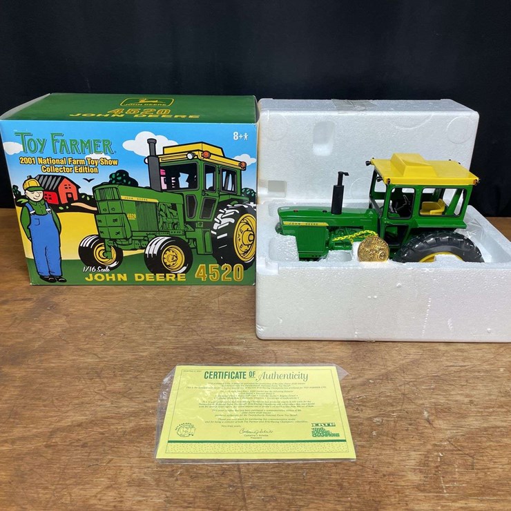 1/16 John Deere 4520 2001 NFTS NIB Ertl