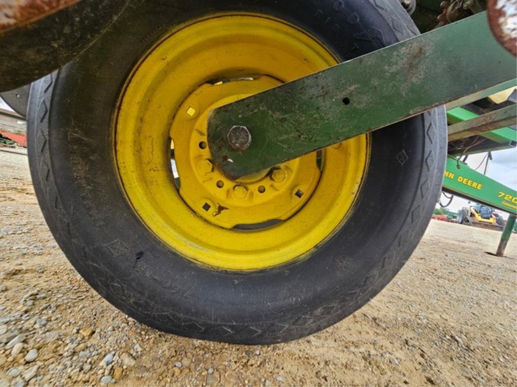john-deere-7200-image-46