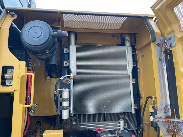 2018-caterpillar-318fl-image-30