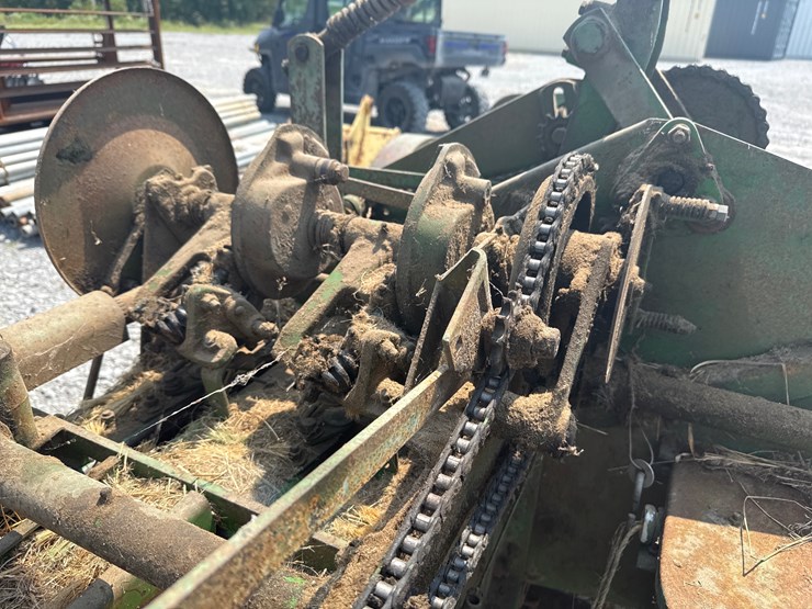 john-deere-24t-image-13