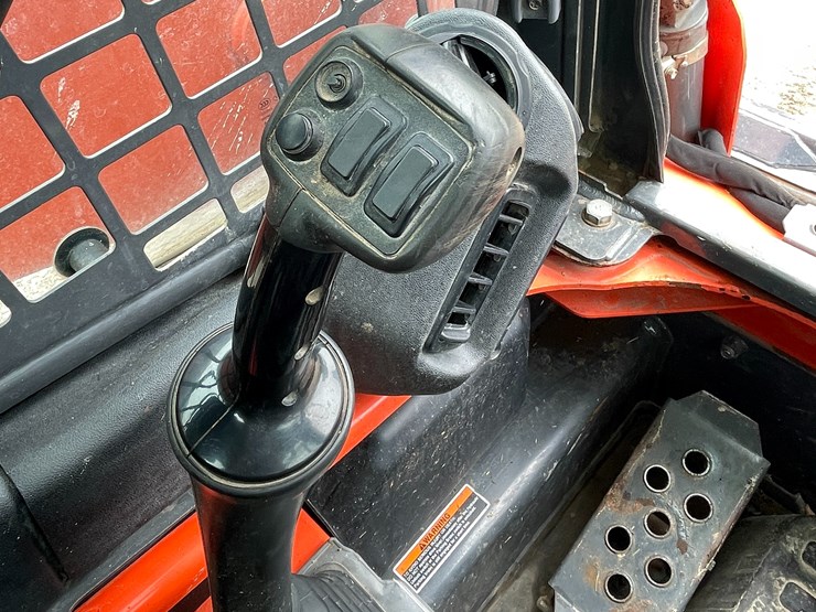 2016-kubota-ssv75-image-44