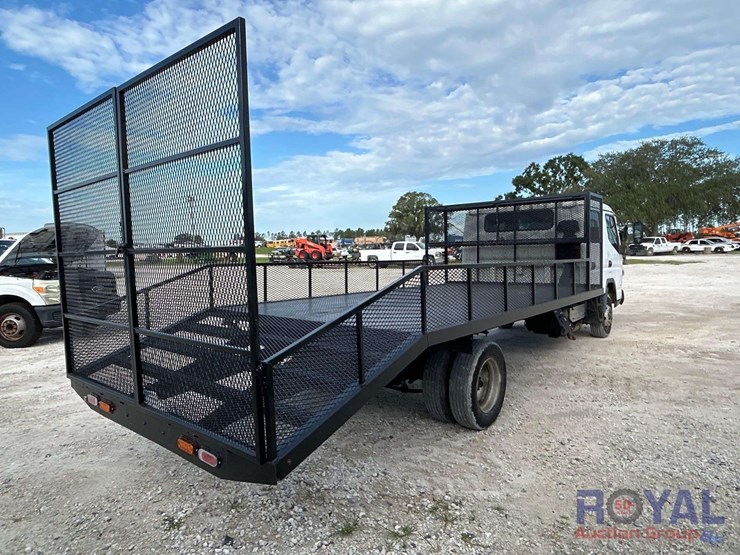 2013-mitsubishi-fuso-fec72w-image-3