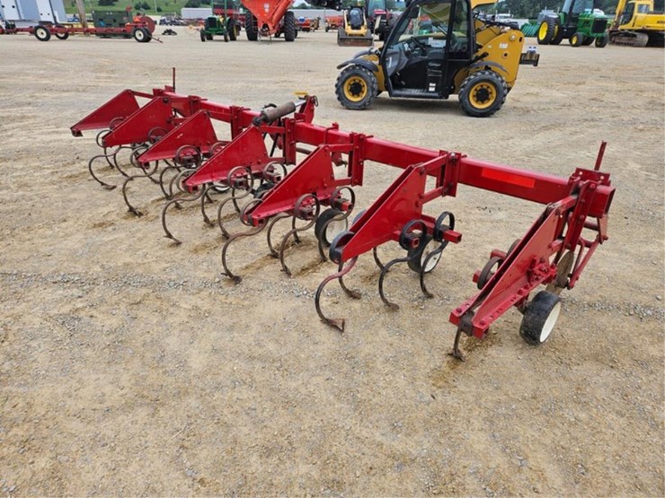 #264-•-ih-233-6-row-30"-3pt-cultivator-image-5