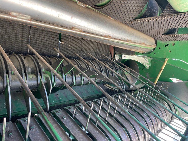 2021-john-deere-560m-image-24