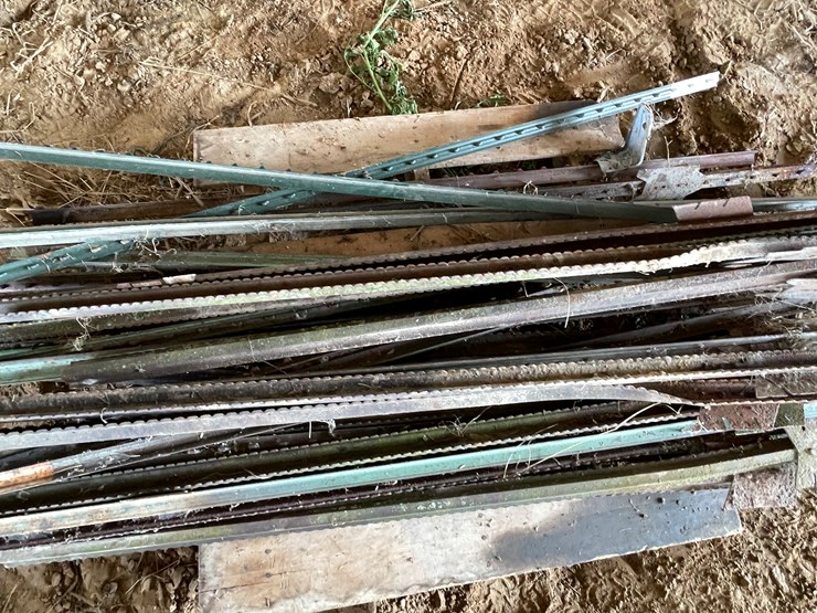 #5534-•-pallet-of-steel-posts-image-6