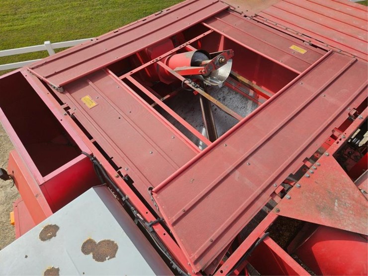massey-ferguson-8570-image-39
