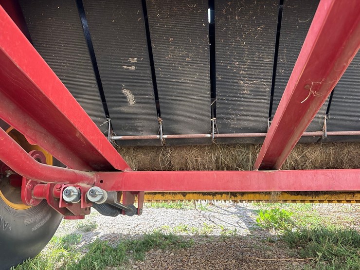 2015-new-holland-roll-belt-560-image-23