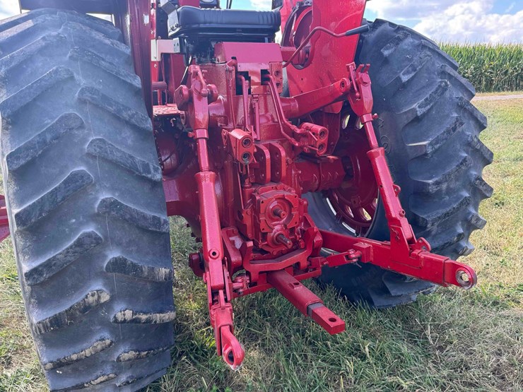 1972-ih-1468-tractor-image-8