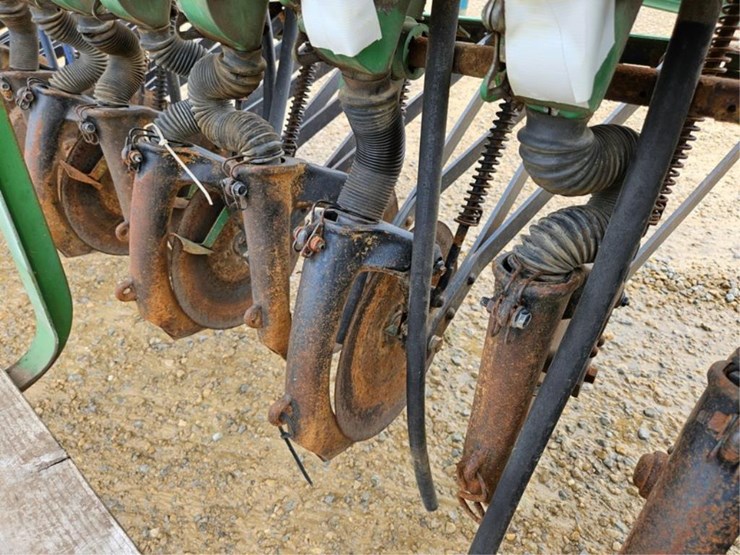john-deere-8100-image-22