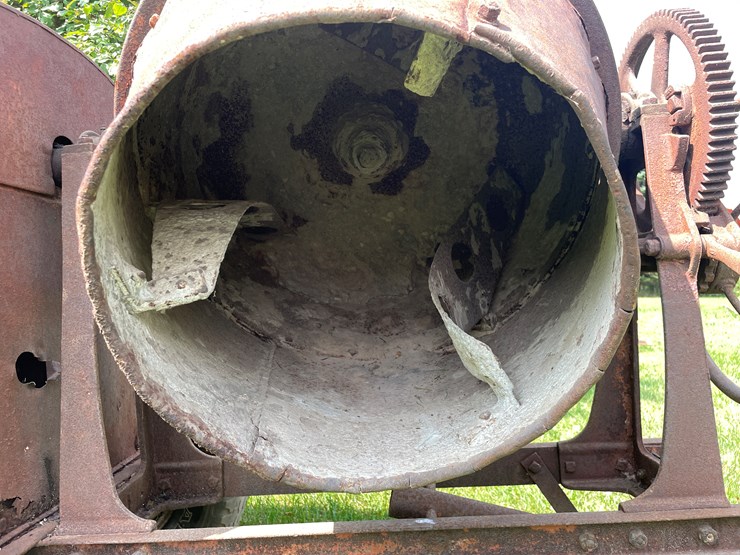 #5480-•-agc-3-1/2-s-gas-powered-cement-mixer-image-12