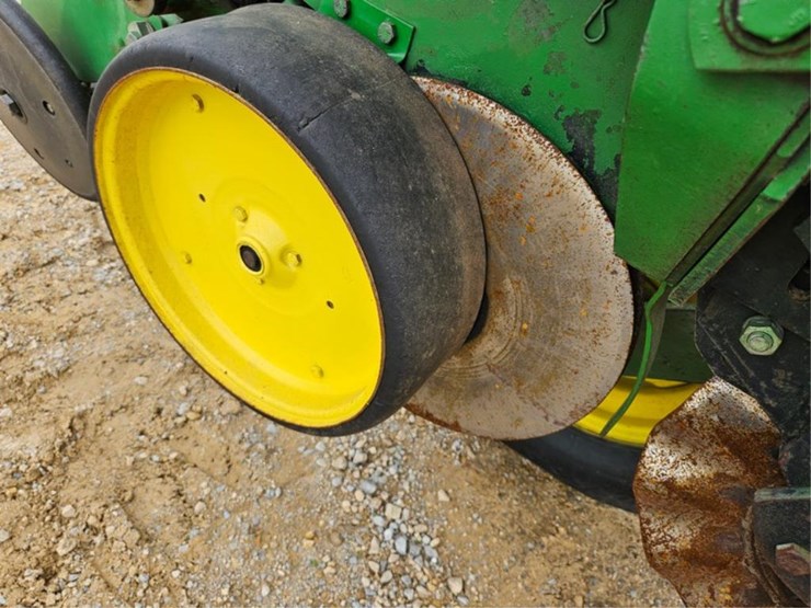 john-deere-7200-image-33