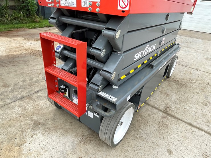 #124-•-2025-skyjack-sj3226e-scissors-lift-image-31