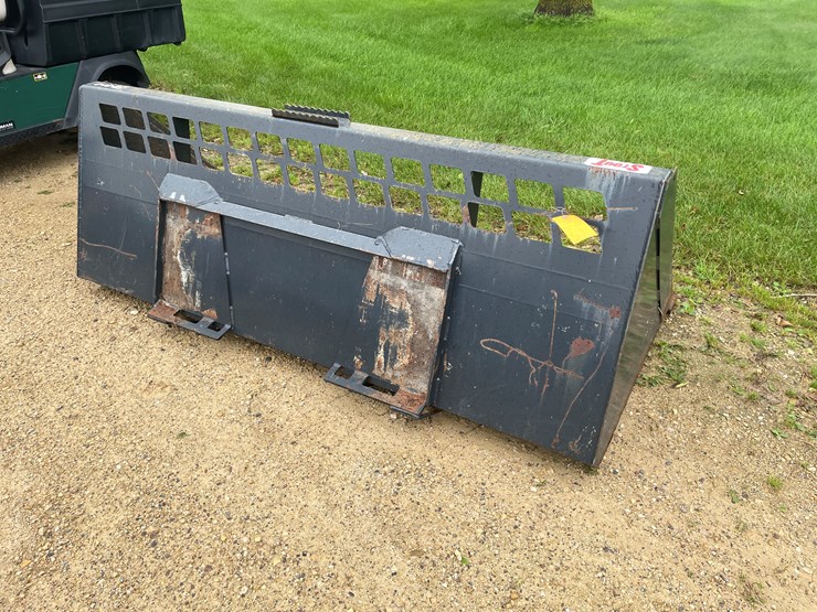 #188-•-stout-skid-steer-mount-84"-snow-bucket-image-4
