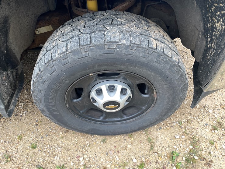 #112-•-2015-chevy-2500-diesel-4x4-pickup-(has-wi-title)-image-11