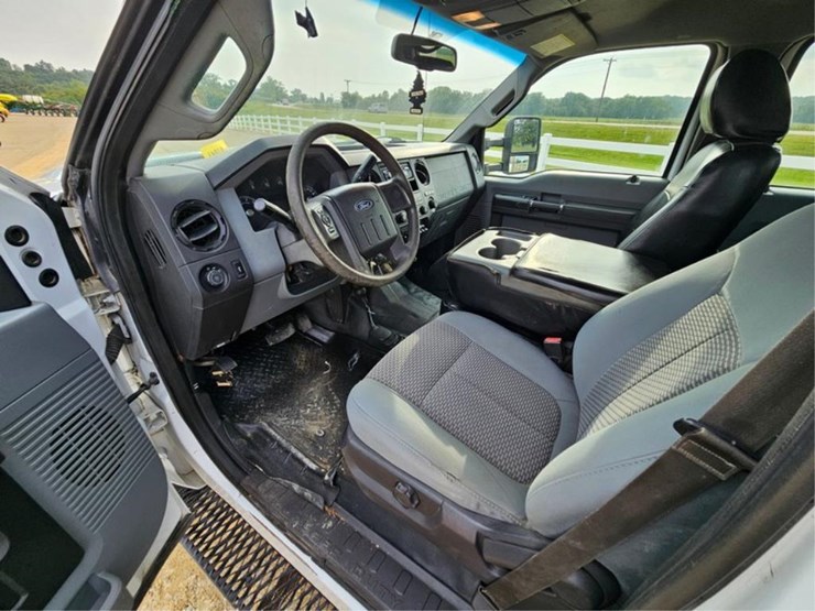 2011-ford-f350-image-28