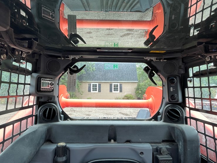 2016-kubota-ssv75-image-39