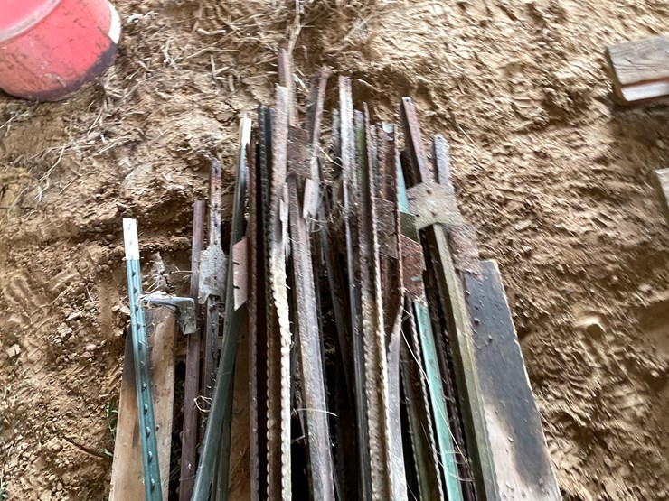 #5534-•-pallet-of-steel-posts-image-5
