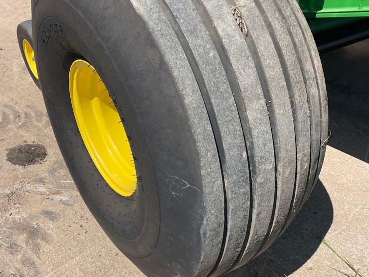 2021-john-deere-560m-image-5