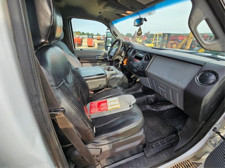 2011-ford-f350-image-25