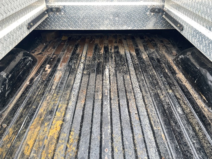 #112-•-2015-chevy-2500-diesel-4x4-pickup-(has-wi-title)-image-27