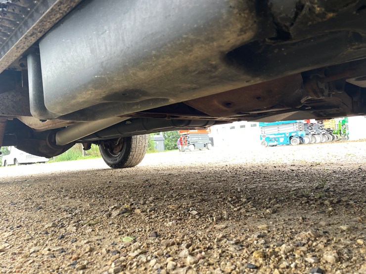 #112-•-2015-chevy-2500-diesel-4x4-pickup-(has-wi-title)-image-15