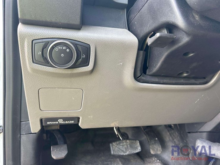 2019-ford-f-550-4x4-ext.-cab-chipper-truck-image-31