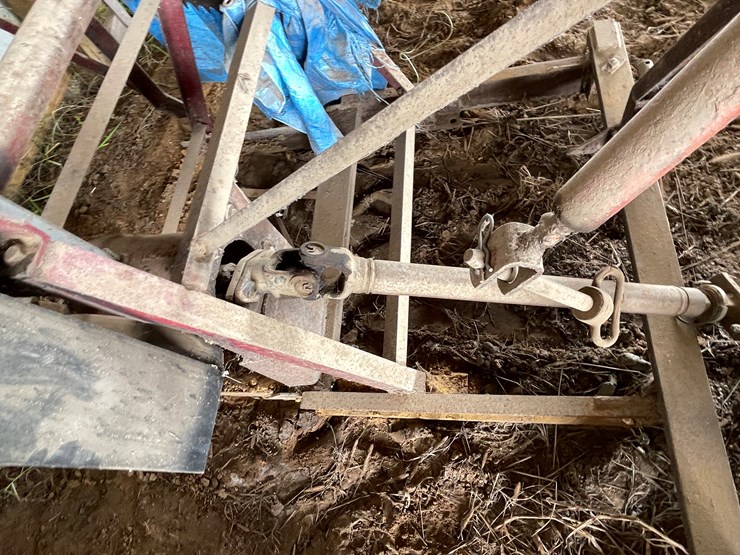 #5532-•-3-point-pto-driven-saw-rig-image-10
