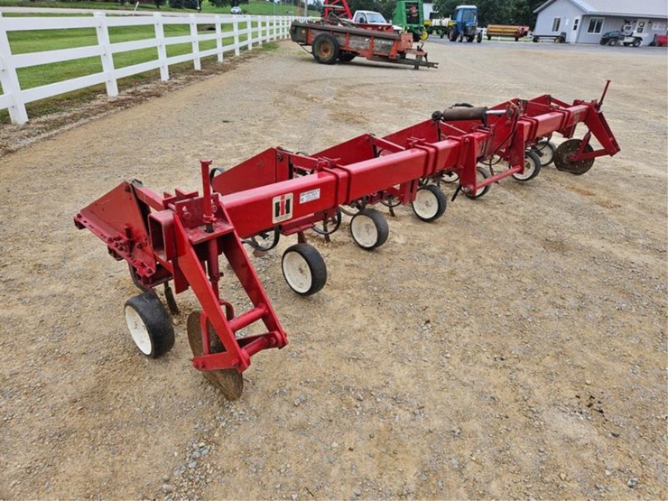 #264-•-ih-233-6-row-30"-3pt-cultivator-image-7