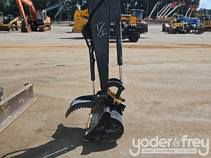 2019-deere-35g-image-17