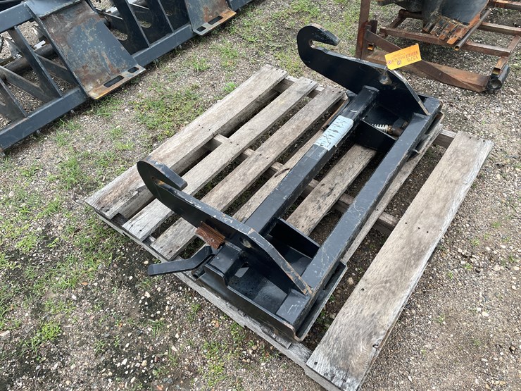 #212-•-genie-telehandler-skid-steer-mount-adapter-plate-image-3