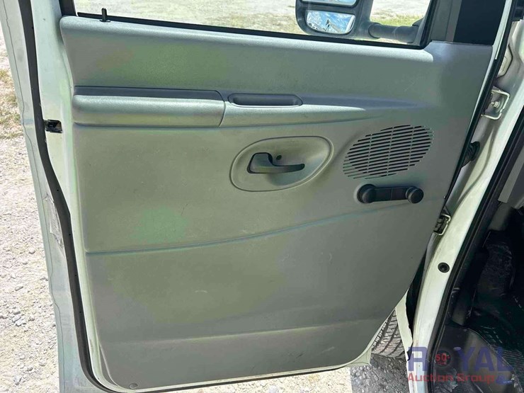 2008-ford-cargo-image-11