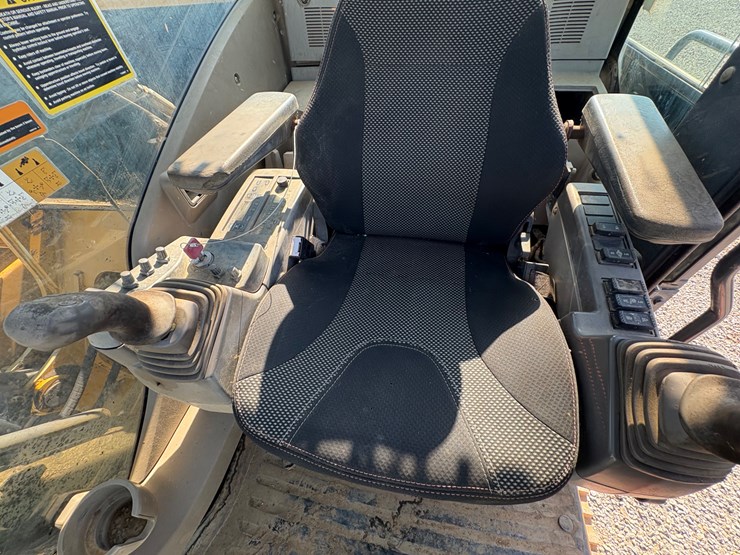 deere-200d-lc-image-20