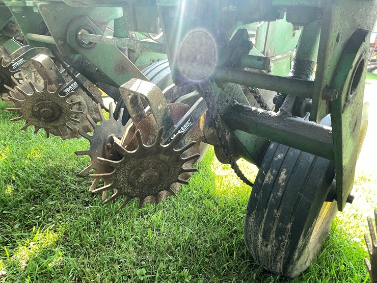 #5551-•-john-deere-p7000-planter-seeder-image-16